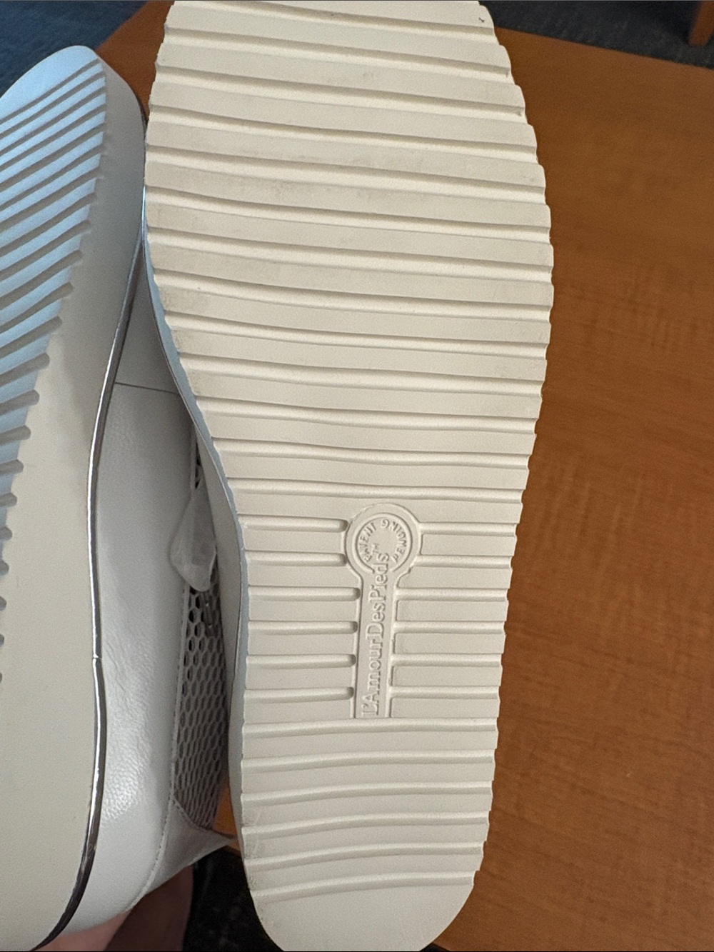 NWOB L’Amour Des Pieds White Zafira Sz 6.5. - Picture 8 of 10